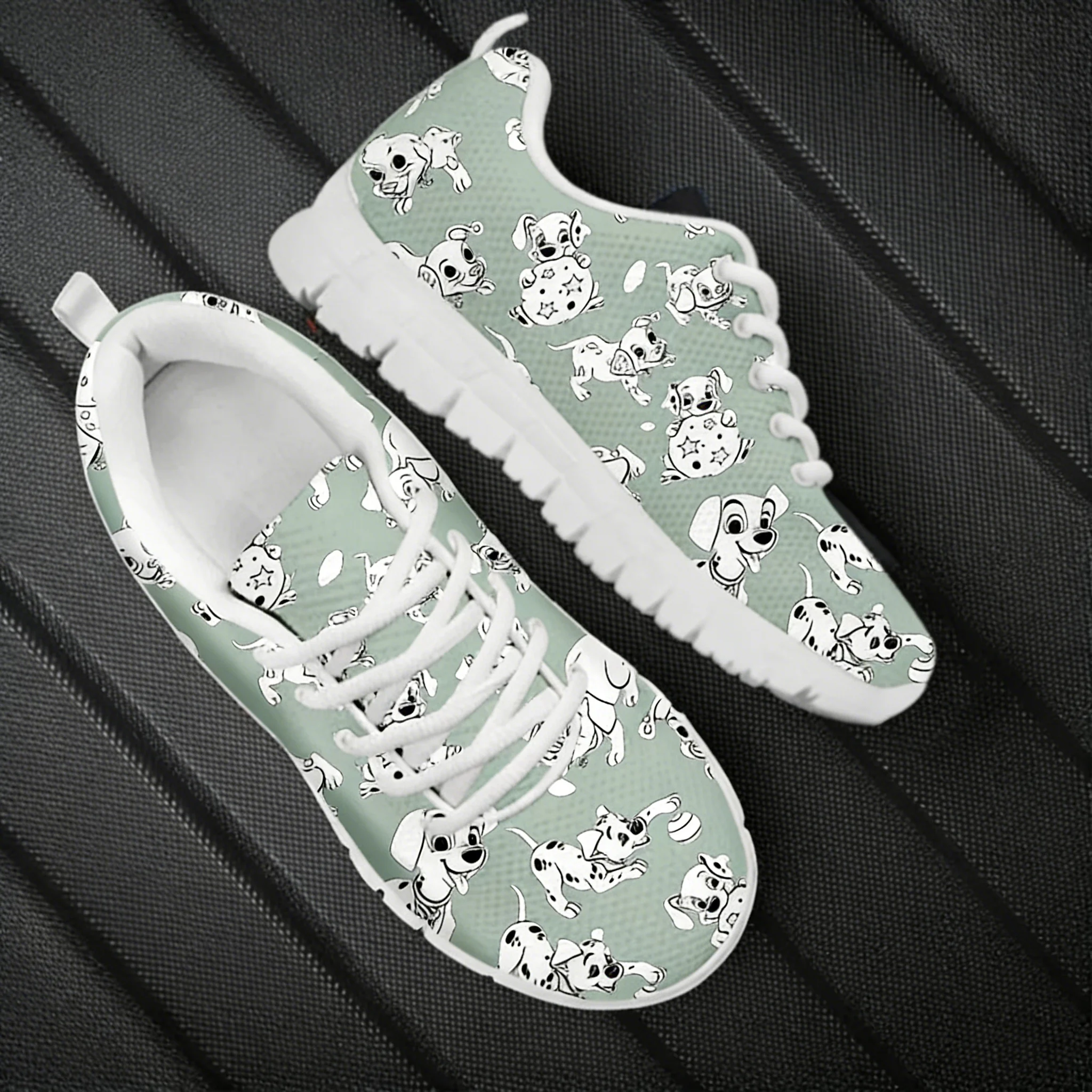 Men'S Shoes Black And White - ダルメシアン犬かわいいパターン女性カジュアルフラットエアメッシュスニーカー女の子のための黒、白の女性ランニングシューズ