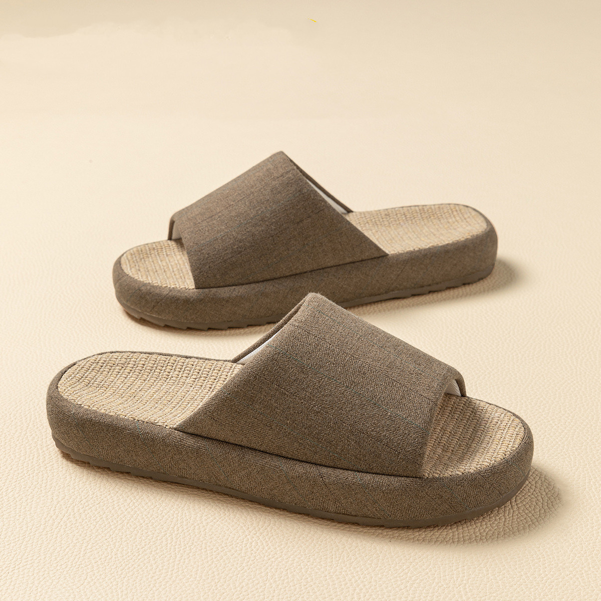 夏の女性のホームスリッパリネン夏フラットシューズ通気性サンダ - Men'S Shoes With Platform のレビューと価格