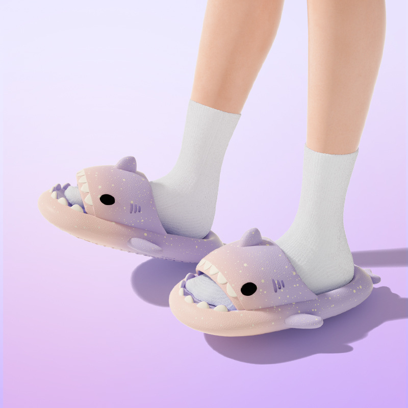 かわいい漫画サメスリッパ女性男性のためのグラデーションカラー - Men'S Shoes Slip On のレビューと価格