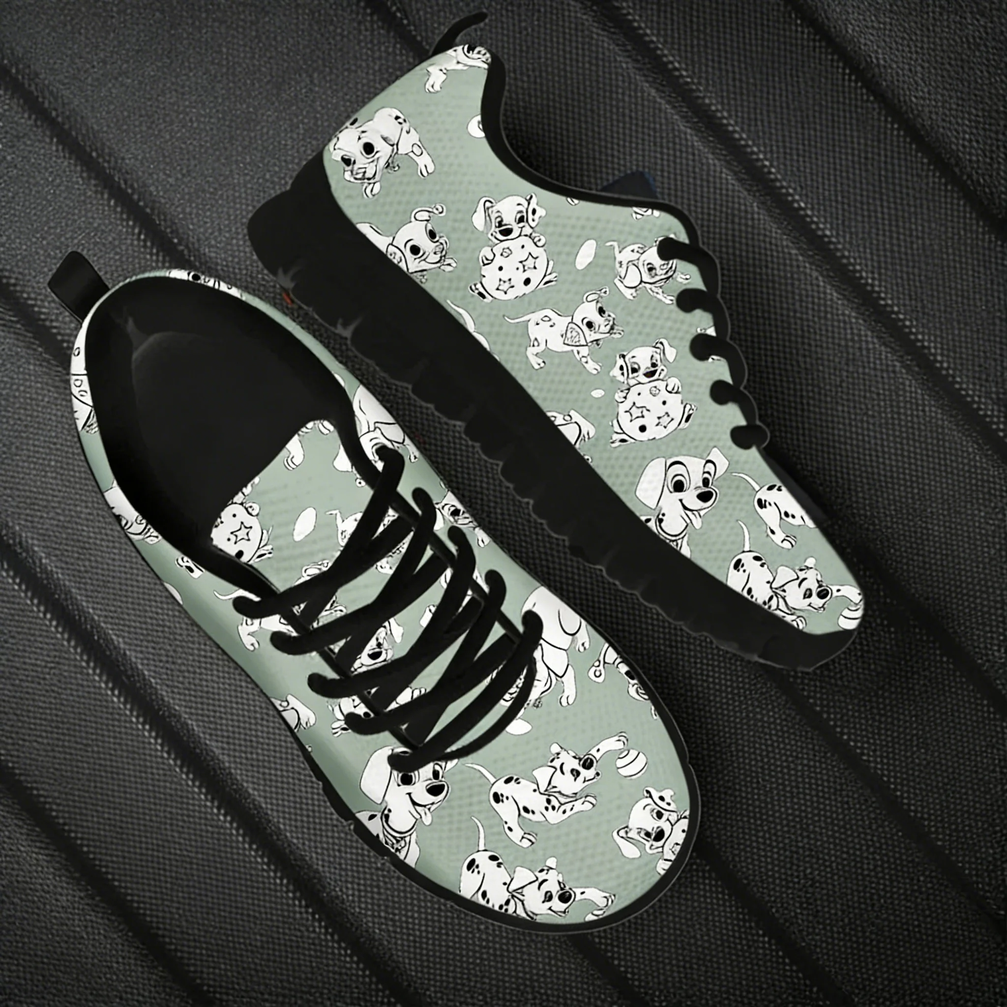ダルメシアン犬かわいいパターン女性カジュアルフラットエアメッ - Men'S Shoes Black And White のレビューと価格